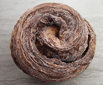 Cinnamon buns laminated pastry